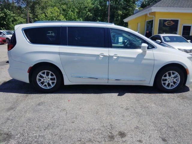 2020 Chrysler Pacifica Touring L's photo