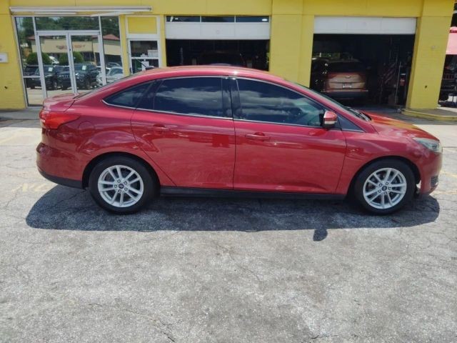 2017 Ford Focus Sedan SE's photo