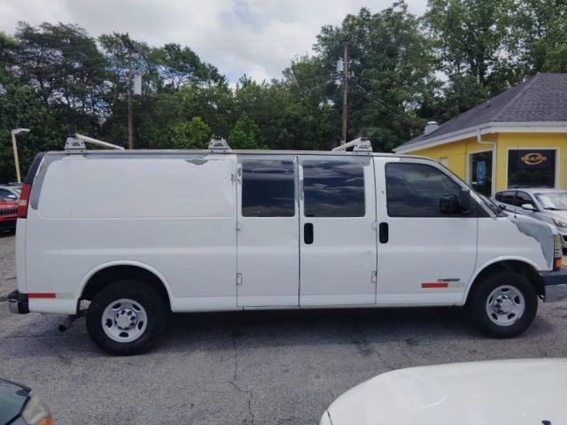 2005 Chevrolet Express's photo