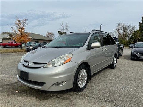 2007 Toyota Sienna XLE Minivan 4D