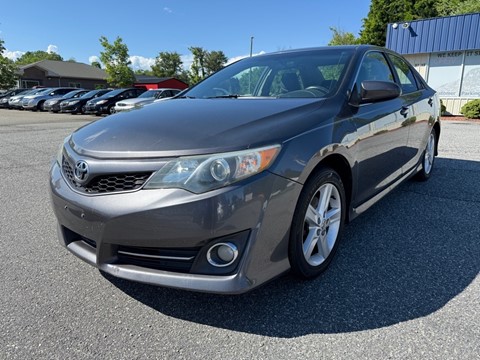 2014 Toyota Camry SE Sedan 4D