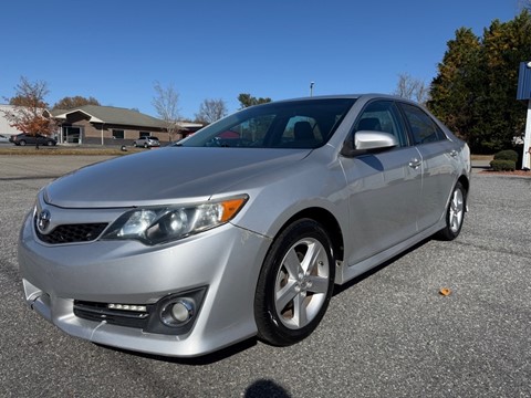 2013 Toyota Camry SE Sedan 4D