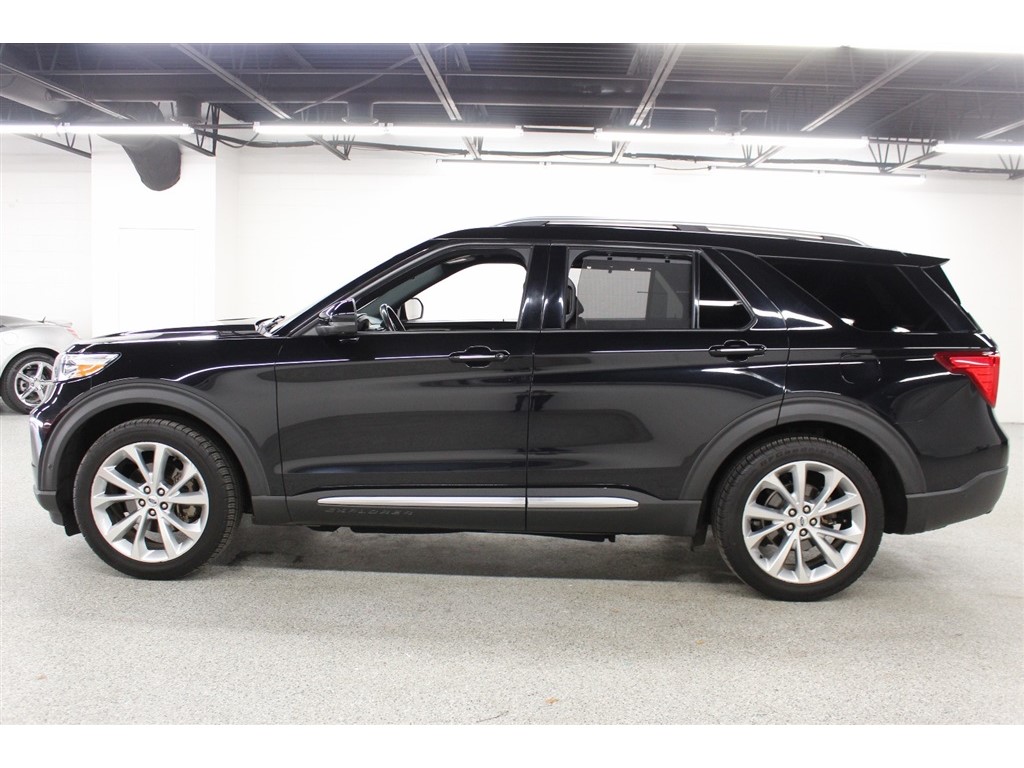 2021 Ford Explorer Platinum's photo