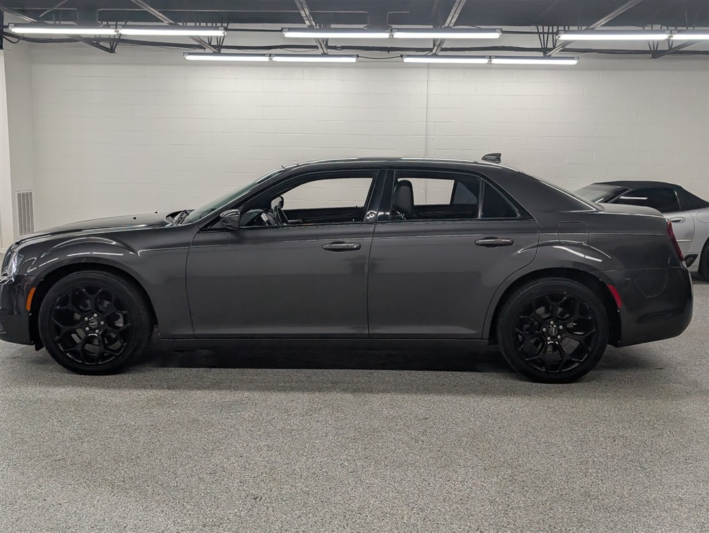 2019 Chrysler 300 S's photo