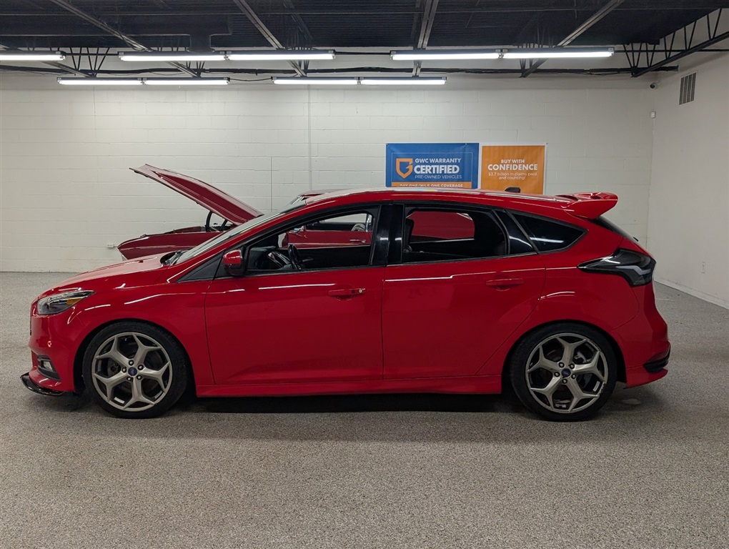 2016 Ford Focus ST's photo