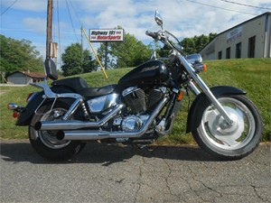Picture of a 2002 HONDA SHADOW SABRE 1100