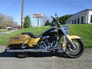 Picture of a 2017 HARLEY-DAVIDSON FLHR ROAD KING