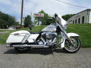 Picture of a 2016 HARLEY-DAVIDSON FLHX STREET GLIDE SPECIAL