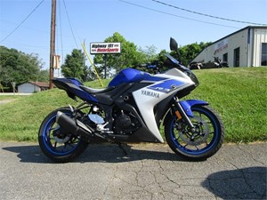 Picture of a 2015 YAMAHA YZF-R3