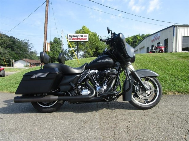 HARLEY-DAVIDSON FLHX STREET GLIDE in Asheville