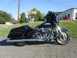 Picture of a 2017 HARLEY-DAVIDSON FLHXS STREET GLIDE SPEC