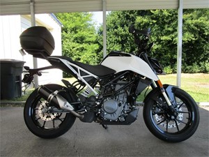 Picture of a 2022 KTM 390 Duke ABS