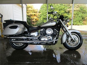 Picture of a 2004 Yamaha V-STAR 1100 TOUR XVS1100AT