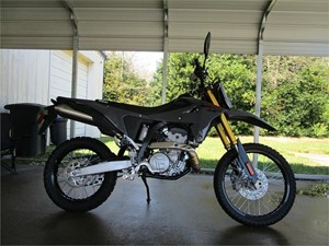 Picture of a 2025 Suzuki DR-Z400S