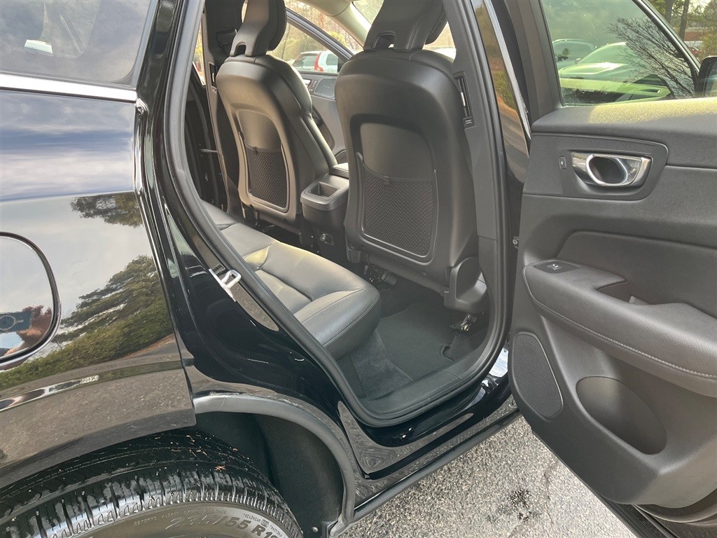 2019 Volvo XC60 Momentum - Photo 13