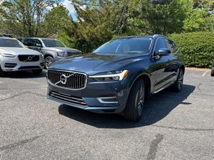 Picture of a 2021 Volvo XC60 T8 Momentum