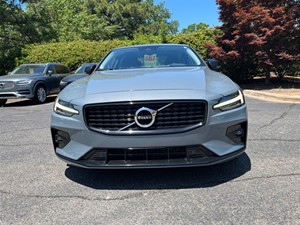 Picture of a 2022 Volvo S60 B5 Momentum