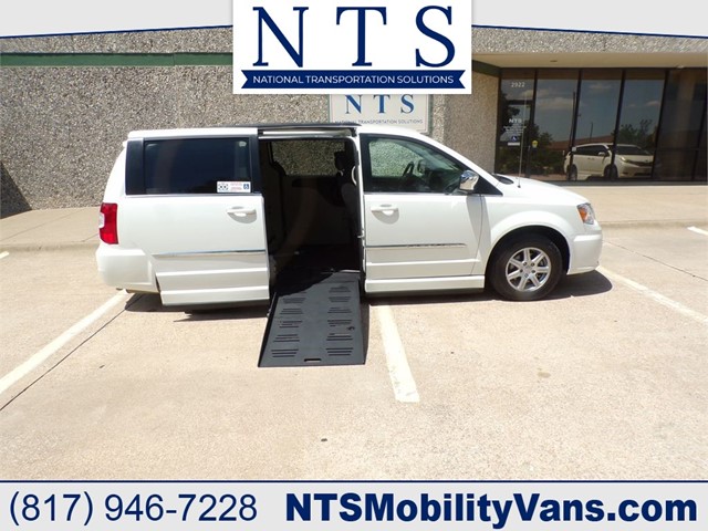 CHRYSLER TOWN & COUNTRY TOURING in Irving