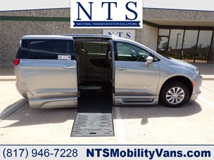 Picture of a 2018 CHRYSLER PACIFICA TOURING L