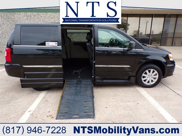 CHRYSLER TOWN & COUNTRY TOURING in Irving