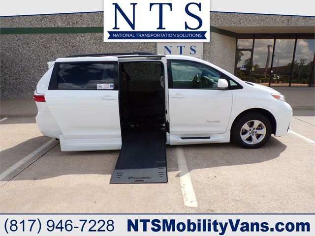 TOYOTA SIENNA LE in Irving