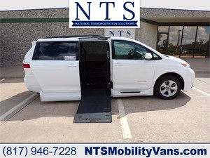 Picture of a 2019 TOYOTA SIENNA LE