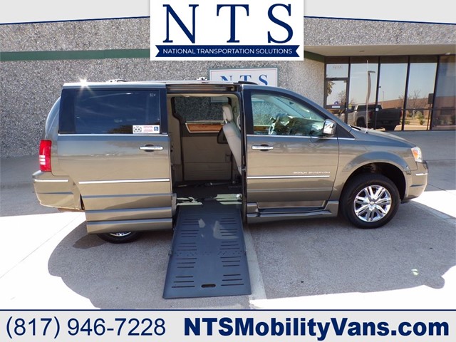 CHRYSLER TOWN & COUNTRY LIMITED in Irving