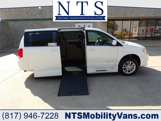 DODGE GRAND CARAVAN SXT in Irving