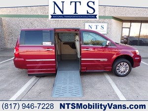 Picture of a 2013 CHRYSLER TOWN & COUNTRY TOURING L