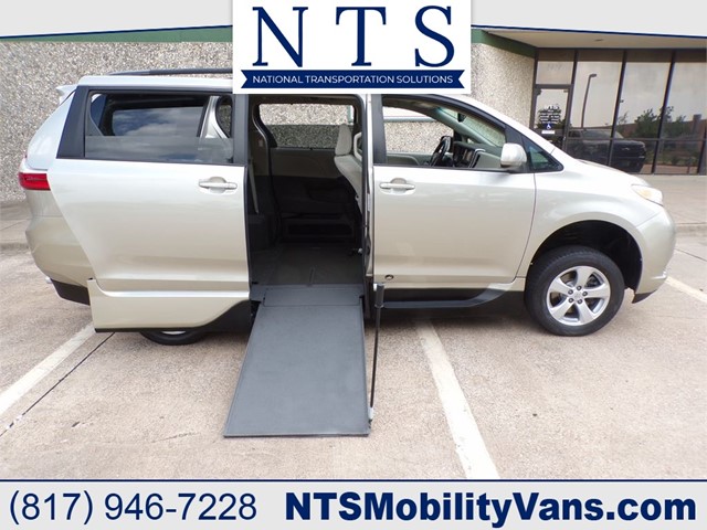 TOYOTA SIENNA LE in Irving