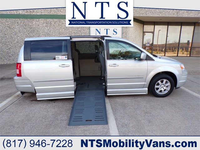 CHRYSLER TOWN & COUNTRY TOURING in Irving
