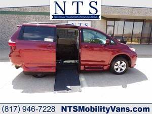 Picture of a 2015 TOYOTA SIENNA LE