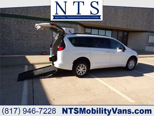 CHRYSLER VOYAGER LXI in Irving