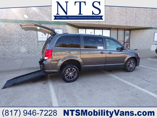 DODGE GRAND CARAVAN SXT in Irving