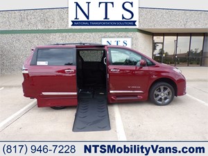 Picture of a 2015 TOYOTA SIENNA SE 