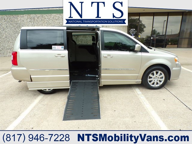 CHRYSLER TOWN & COUNTRY TOURING in Irving