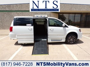 Picture of a 2017 DODGE GRAND CARAVAN SE PLUS