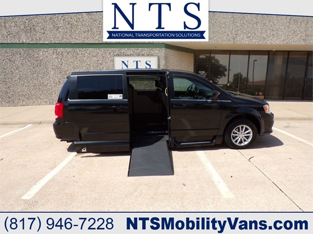 DODGE GRAND CARAVAN SXT in Irving