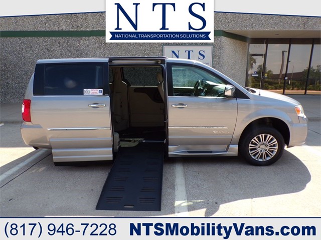 CHRYSLER TOWN & COUNTRY TOURING-L in Irving