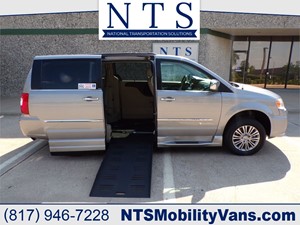 Picture of a 2013 CHRYSLER TOWN & COUNTRY TOURING-L