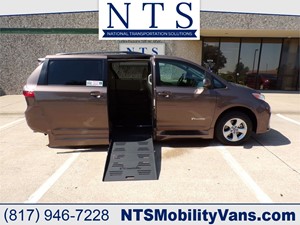 Picture of a 2020 TOYOTA SIENNA LE