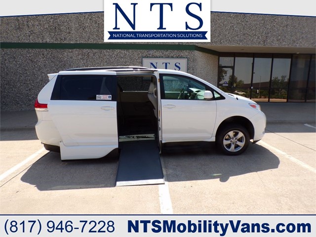 TOYOTA SIENNA LE in Irving