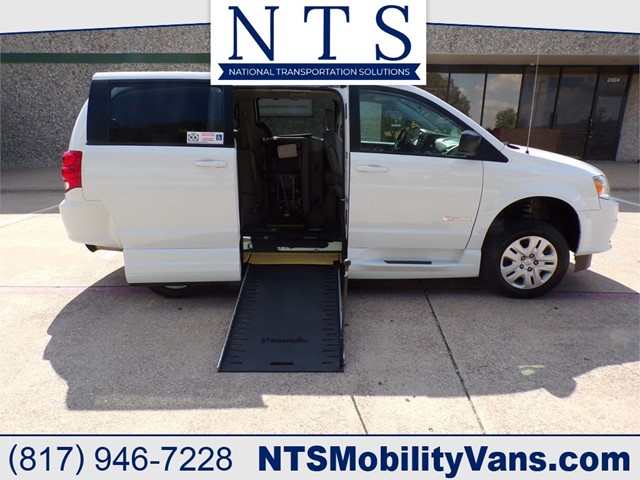 DODGE GRAND CARAVAN  in Irving
