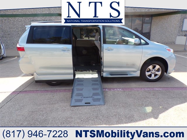 TOYOTA SIENNA LE in Irving