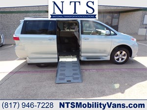 Picture of a 2016 TOYOTA SIENNA LE