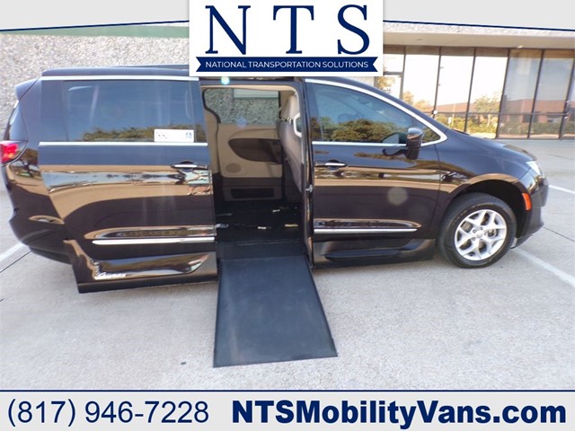 CHRYSLER PACIFICA TOURING-L in Irving