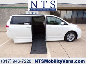 Picture of a 2011 TOYOTA SIENNA LIMITED PREM