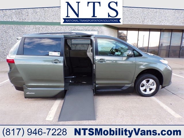 TOYOTA SIENNA LE in Irving