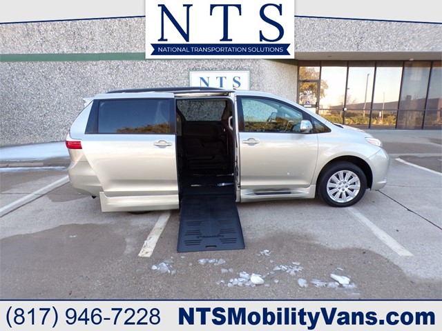 TOYOTA SIENNA LMT PREM  in Irving