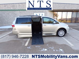 Picture of a 2015 TOYOTA SIENNA LMT PREM 
